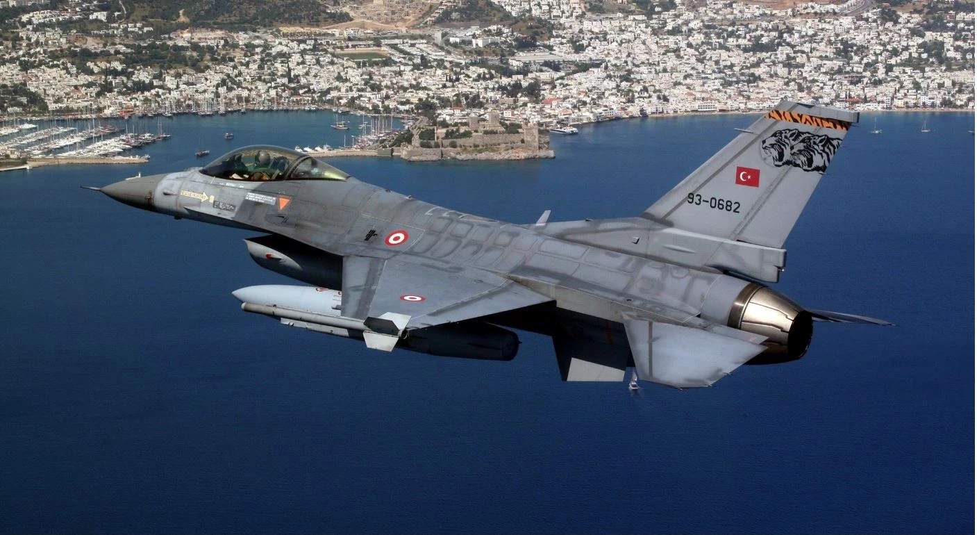 Νέες τουρκικές προκλήσεις στο Αιγαίο -Δώδεκα παραβιάσεις σε μια μέρα